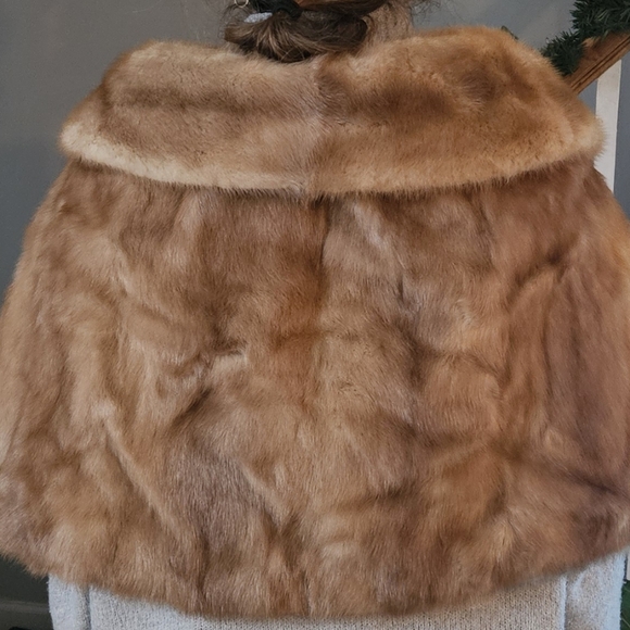 Vintage Mink Fur Capelet Cropped Fur Jacket | Light Brown | Old Hollywood - Picture 14 of 15
